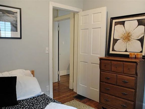 5th image of 404 Stanley Ave