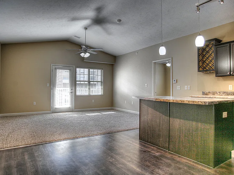 Summit Falls Apartments & Townhomes — Photo 16