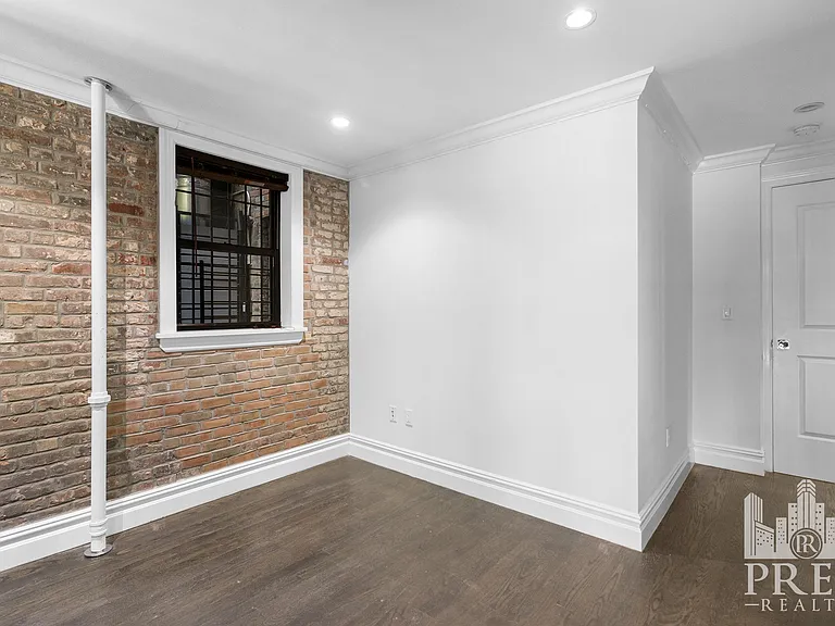 329 E 10th St #1 — Photo 5