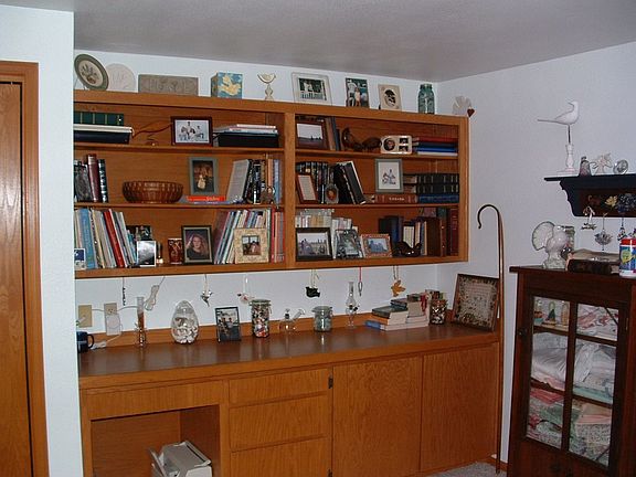family roomwith built-in desk could be 4th bedroom