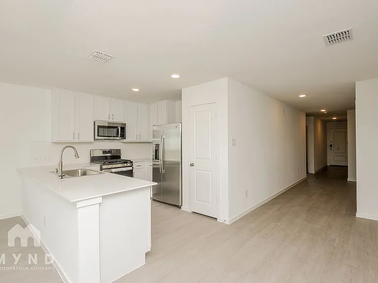 2745 Mistwood Dr — Photo 11