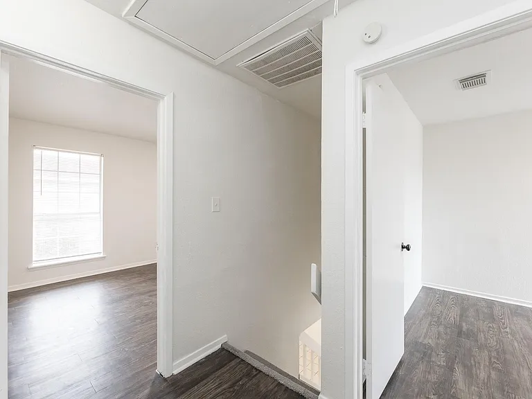 1902 Avenue B — Photo 15