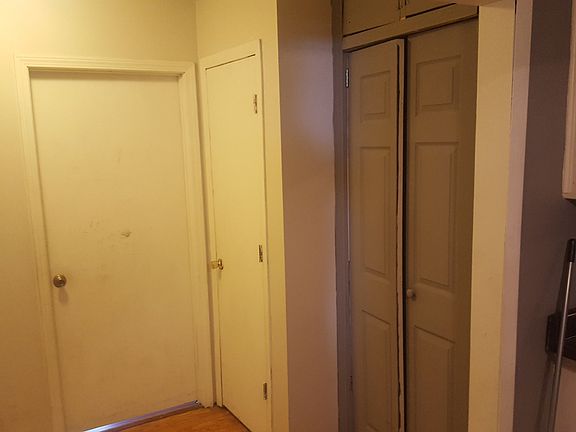 5th image of 806 Bryan St
