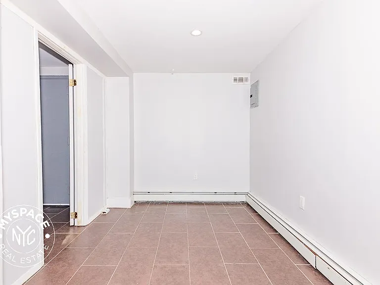 1044 Putman Ave #1 — Photo 14
