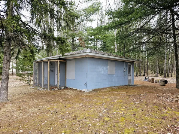 437 S Straits Hwy, Indian River, MI 49749