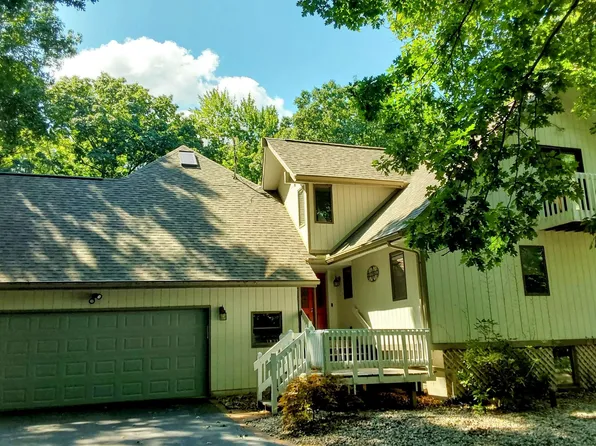 810 E Oakridge Ct, Midland, MI 48640