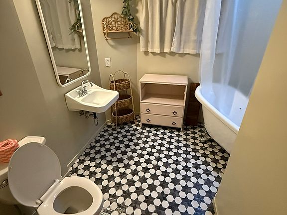 5th image of 2130 Amelia Ct