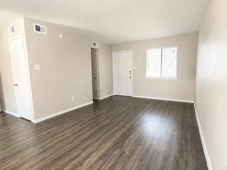 Southland Apartments — Photo 9