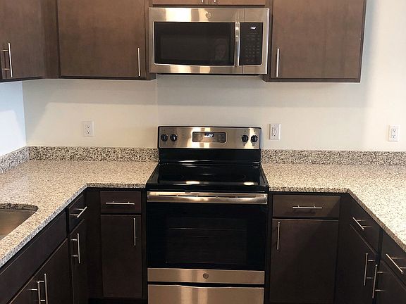 5th image of 1482 S 84th St #3229375
