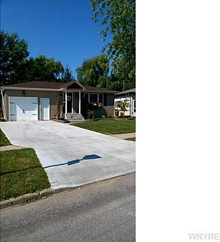 1st image of 16 Autumnwood Dr