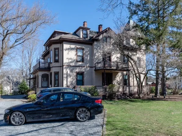 595 Watertown St #2, Newton, MA 02460