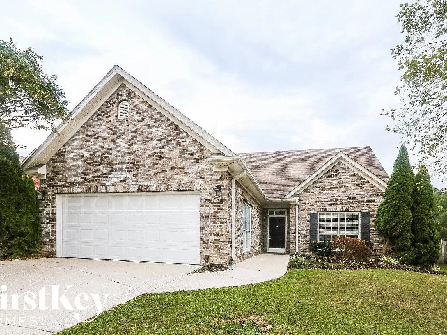 3 bed, 2.0 bath, 1307 sqft, $2,200 — Photo 2