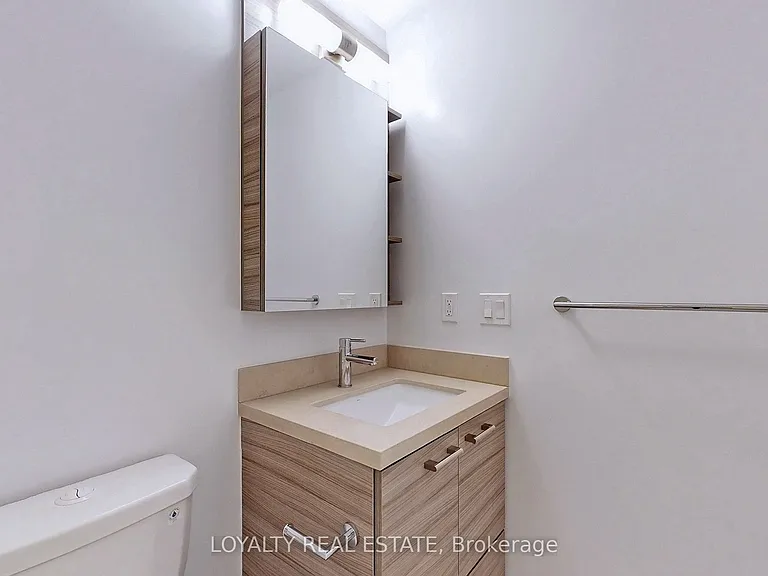 2221 Yonge St #1705 — Photo 25