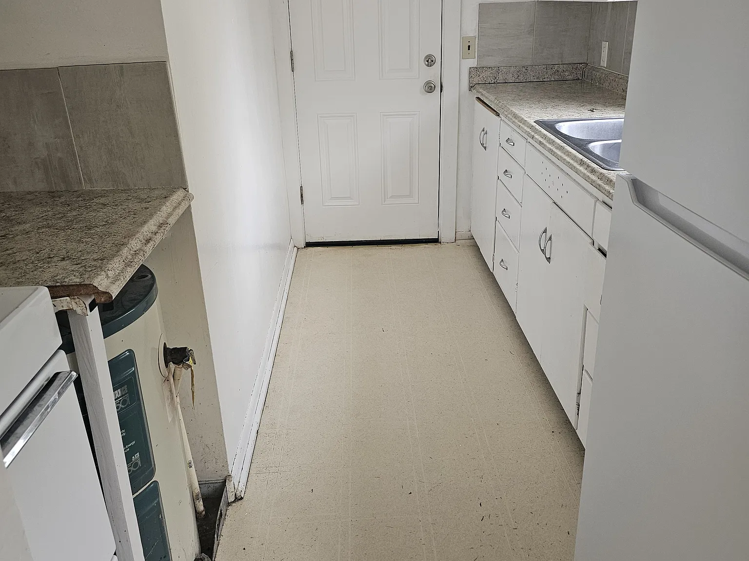 1 bed, 900 sqft, $1,215 — Photo 4
