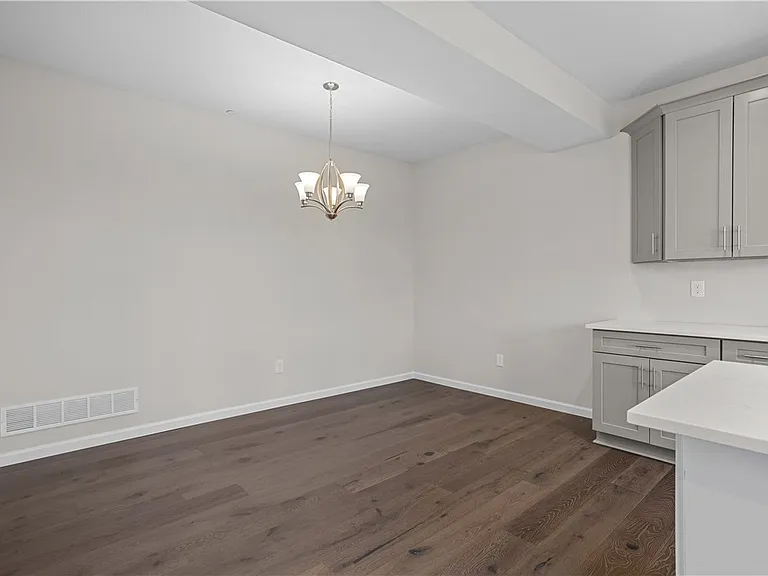 413 Walnut Ct — Photo 6