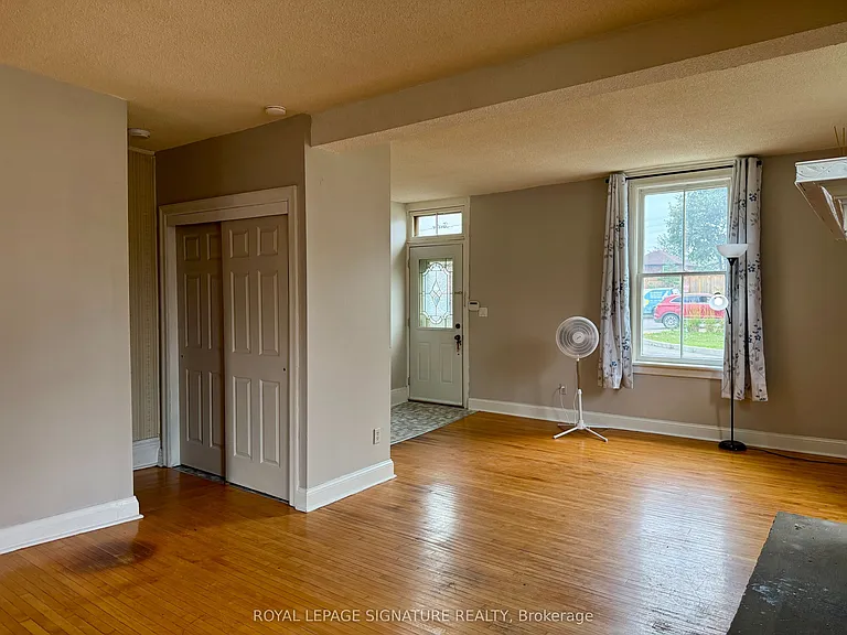 12 Hemlock Ave — Photo 9