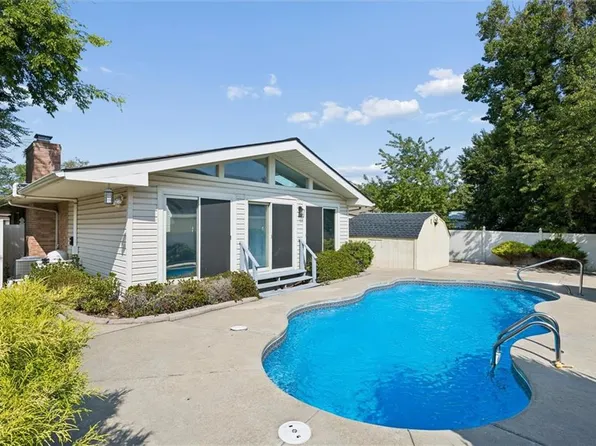19 Prince James Dr, Hampton, VA 23669