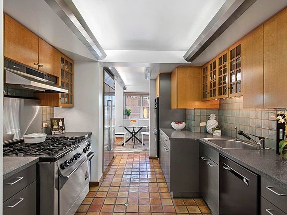 4th image of 40 E 78th St #10EF