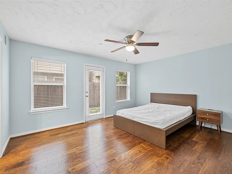 3410 Skyline Village Dr — Photo 5