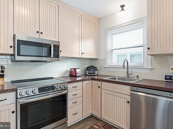 4th image of 105 Ashby St