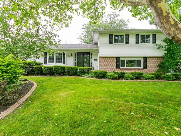 185 Arcadia Pkwy, Rochester, NY 14612