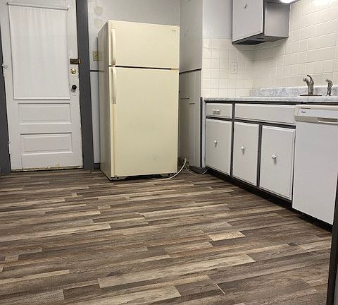 5th image of 2442 Wayne Ave #2442