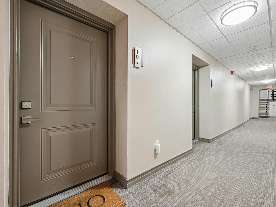 995 Massachusetts Ave #102