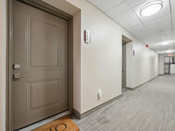995 Massachusetts Ave APT 102, Arlington, MA 02476