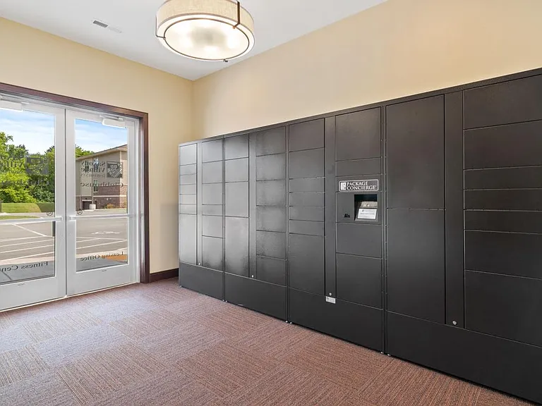 Saxony Village Apartments — Photo 9