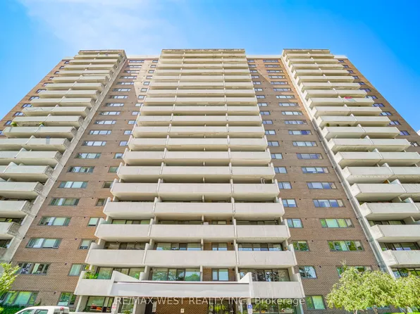 260 Scarlett Rd #1209, Toronto, ON M6N 4X6