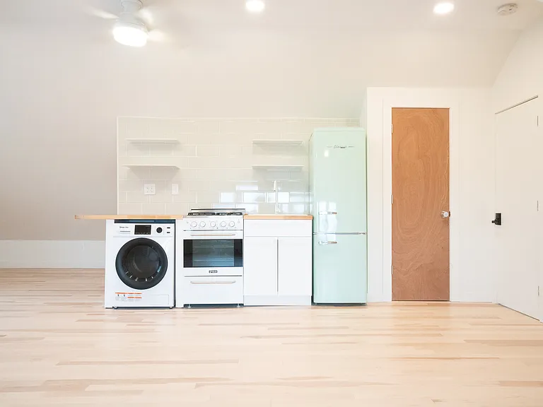 177 Montgomery St #3 — Photo 7