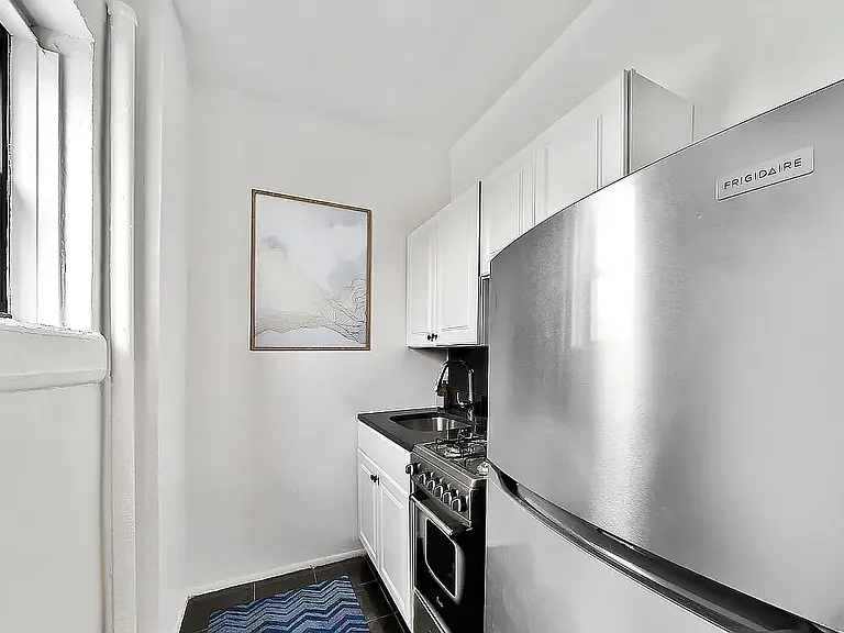 35 Hamilton Pl #506 — Photo 2
