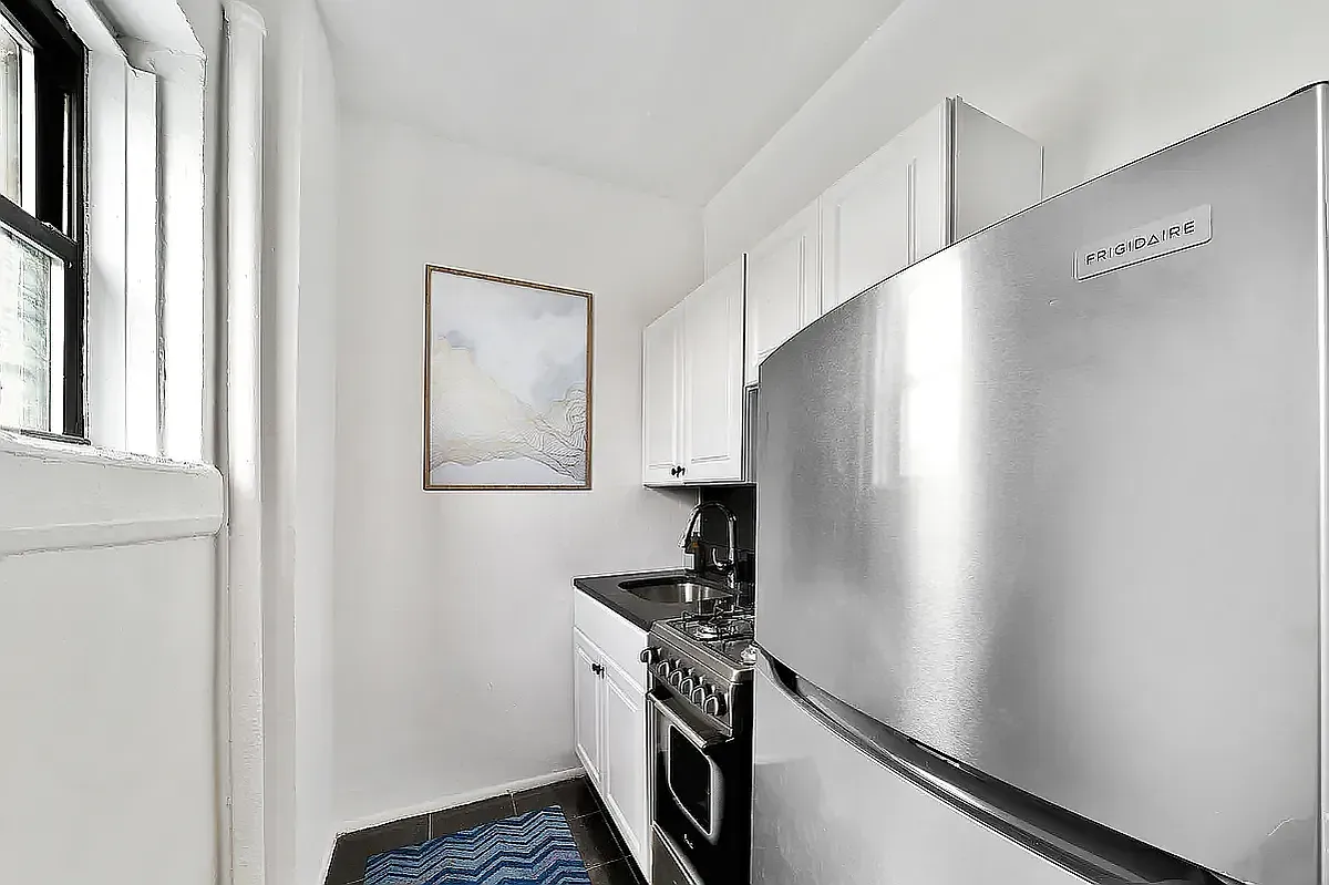 Photo 2 of 4 - 35 Hamilton Pl #506 - Manhattan, NY Building Photo - 35 Hamilton Pl #506