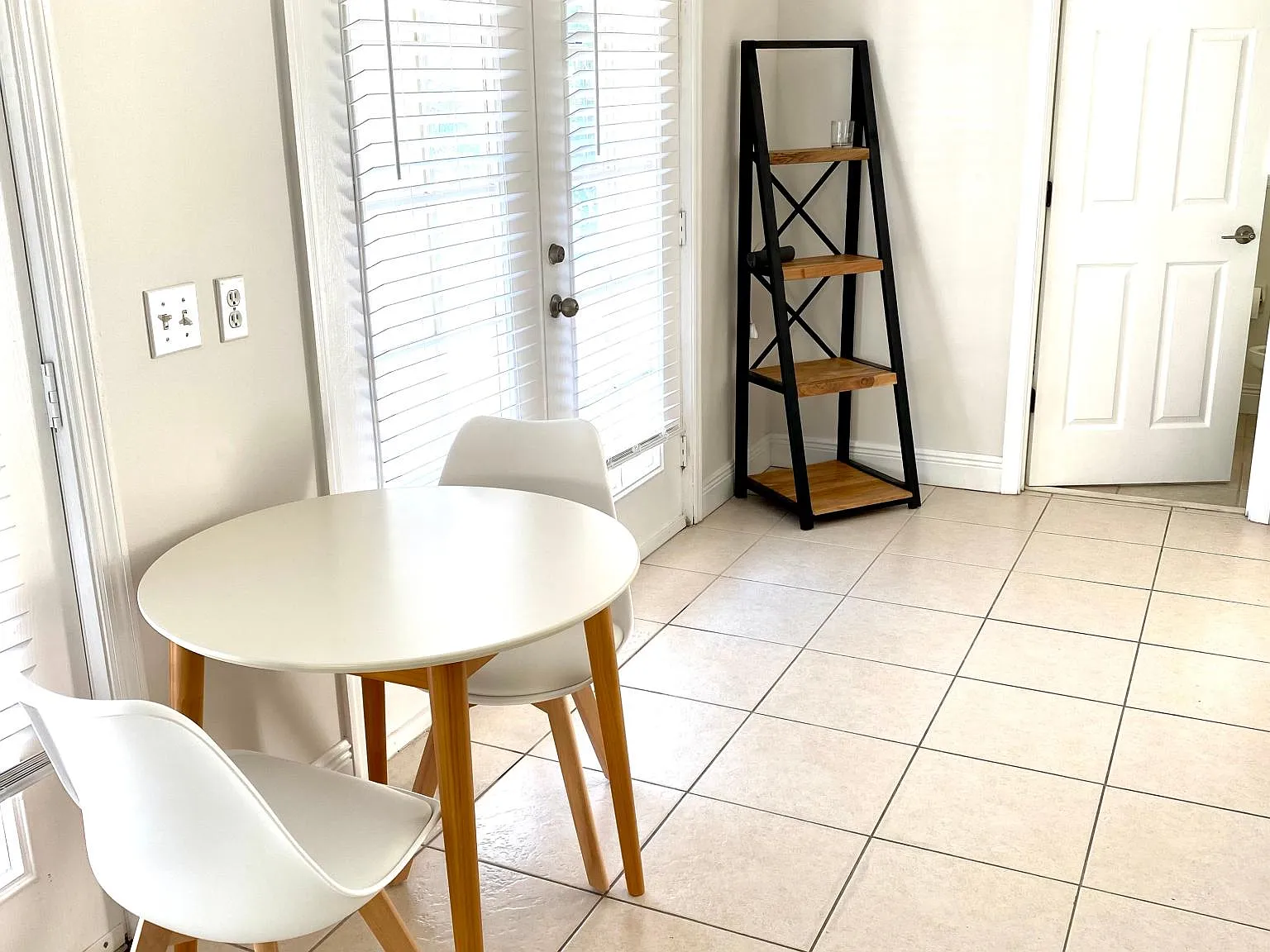 731 Tarpon Ave — Photo 3