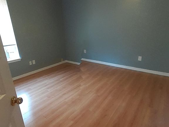 2nd image of 1018 Lake Aire Dr