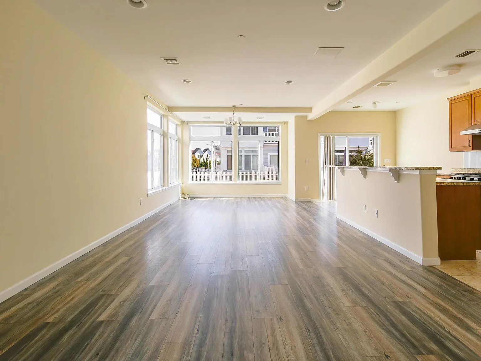 3 bed, 2000 sqft, $3,800 — Photo 3