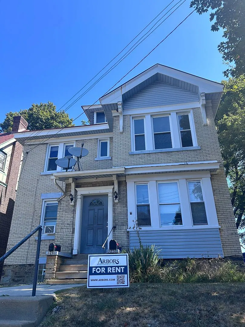 3 Bed 1 Bath Duplex (Observatory Hill) — Photo 1