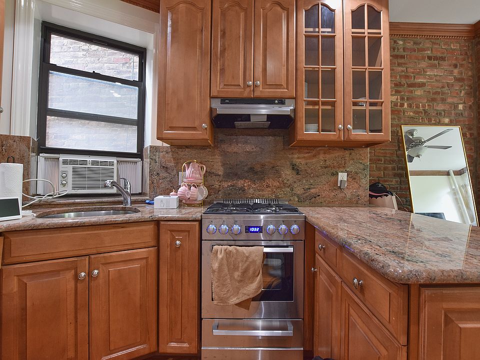 2nd image of 266 W 11th St APT 4FW