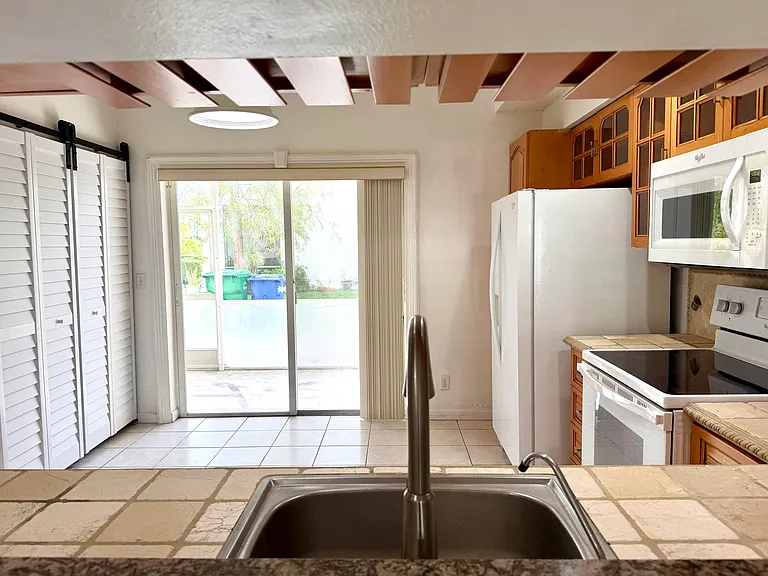 5662 NW 99th Way — Photo 7