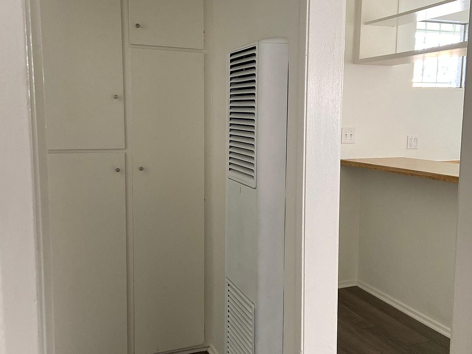 Hallway between kitchen, bathroom and bedroom.
