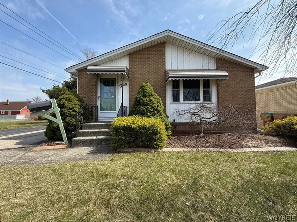 30 Betty Lou Ln, Cheektowaga, NY 14225