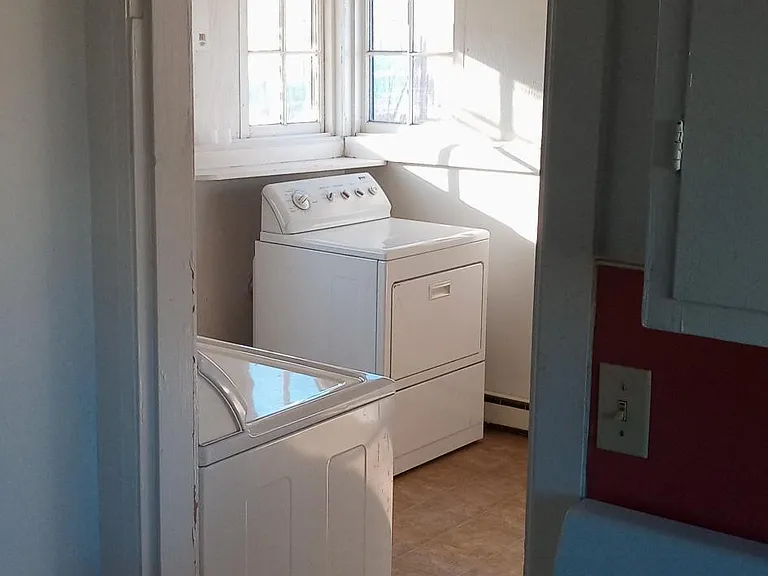 319 Goodell Ave — Photo 7