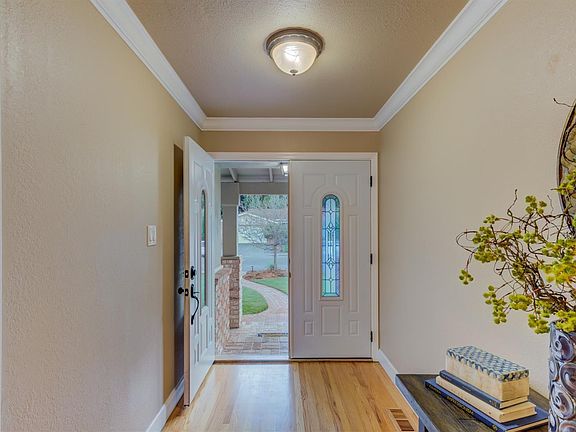 3rd image of 2572 Rollingwood Dr