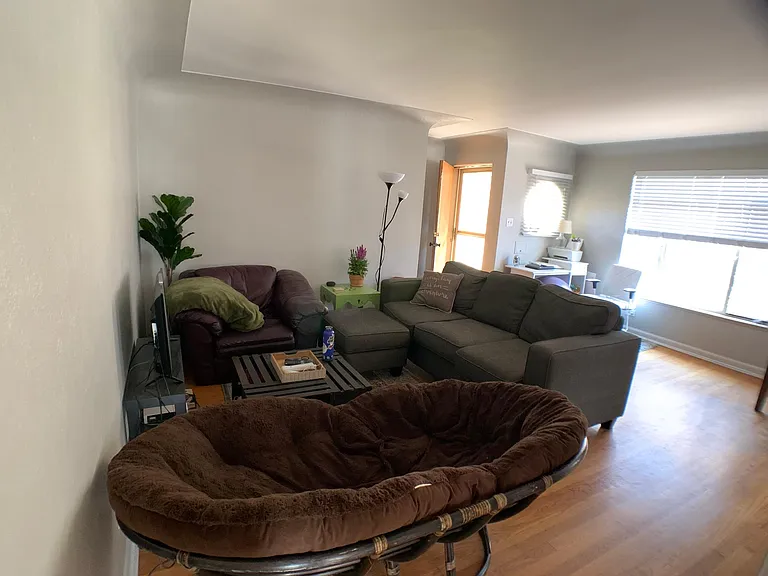 727 Clermont St — Photo 5