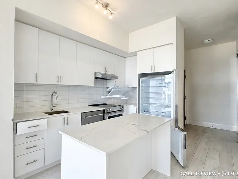 9000 Jane St #601 — Photo 2