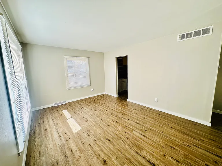 13049 Georgiana Ave — Photo 5