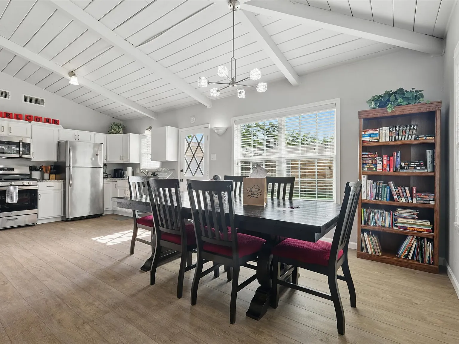 3 bed, 1799 sqft, $4,975 — Photo 2