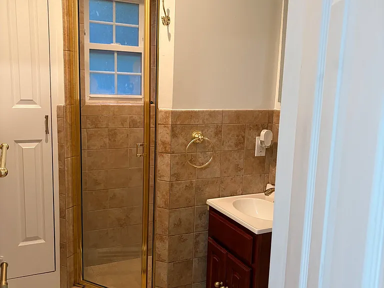 153 Ditmars St — Photo 3