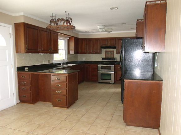 5th image of 524 Eastwood Dr