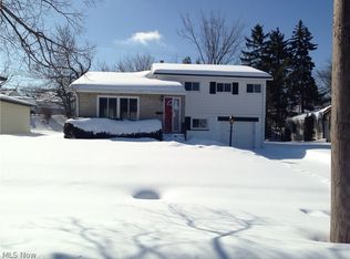 27 Southview Dr, Bedford, OH 44146